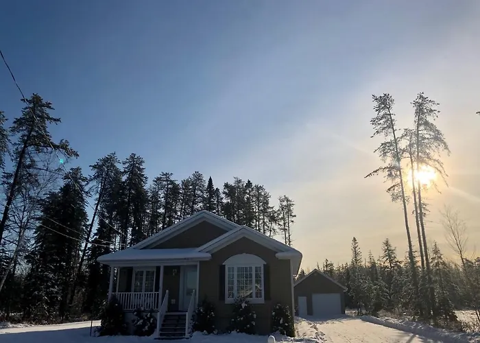 Le Chalet De Claude, Au Pied Des Monts-Valin