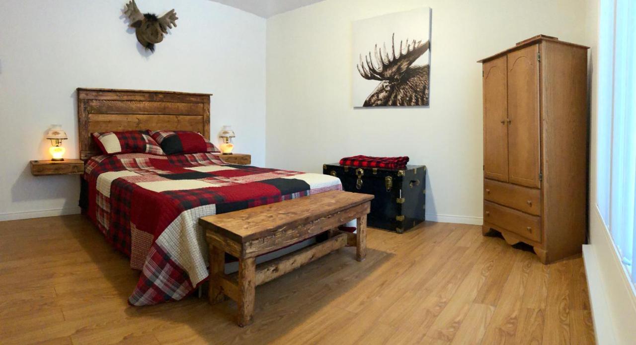 Le De Claude, Au Pied Des Monts-valin Holiday home *